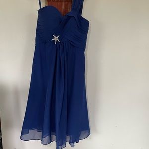 Size 8 worn for a wedding 1 day.